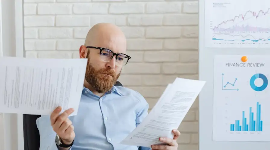 Résumer un rapport long avec l'IA : méthode, prompts, outils
