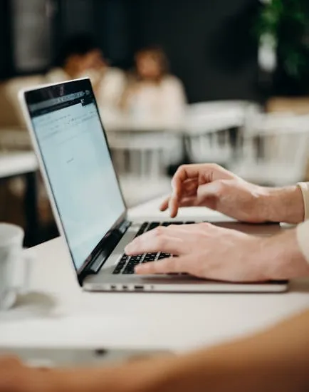 Rédiger un email professionnel avec l'IA : méthode et prompts