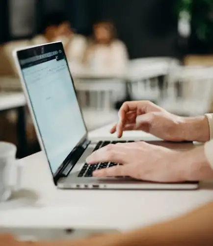 Rédiger un email professionnel avec l'IA : méthode et prompts